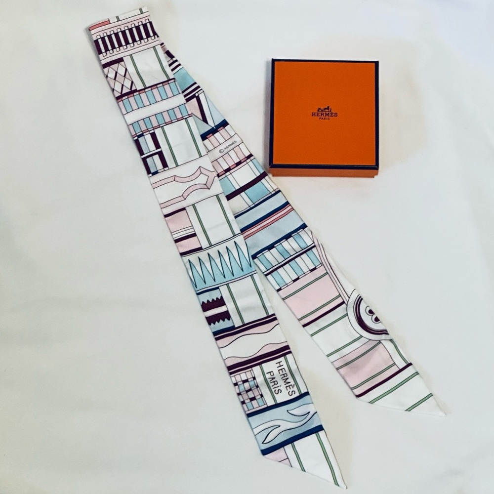 Hermès Paris Twilly 86 Silk Scarf in Pink and Blue